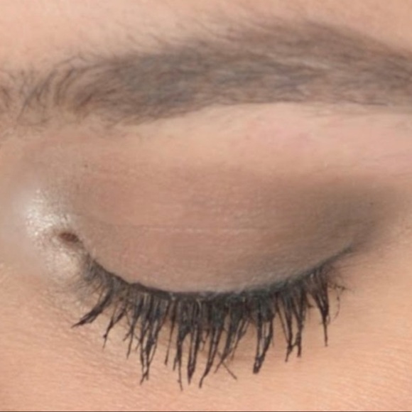 MAC Eye Shadow OMEGA Soft Matte - Picture 4 of 14